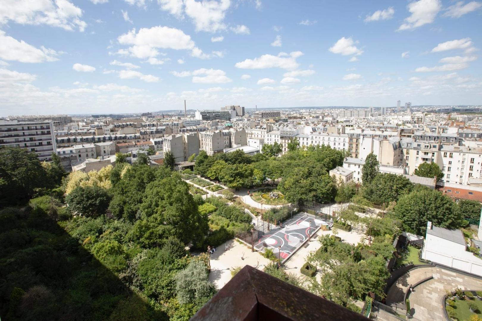 Elegant A Montmartre *